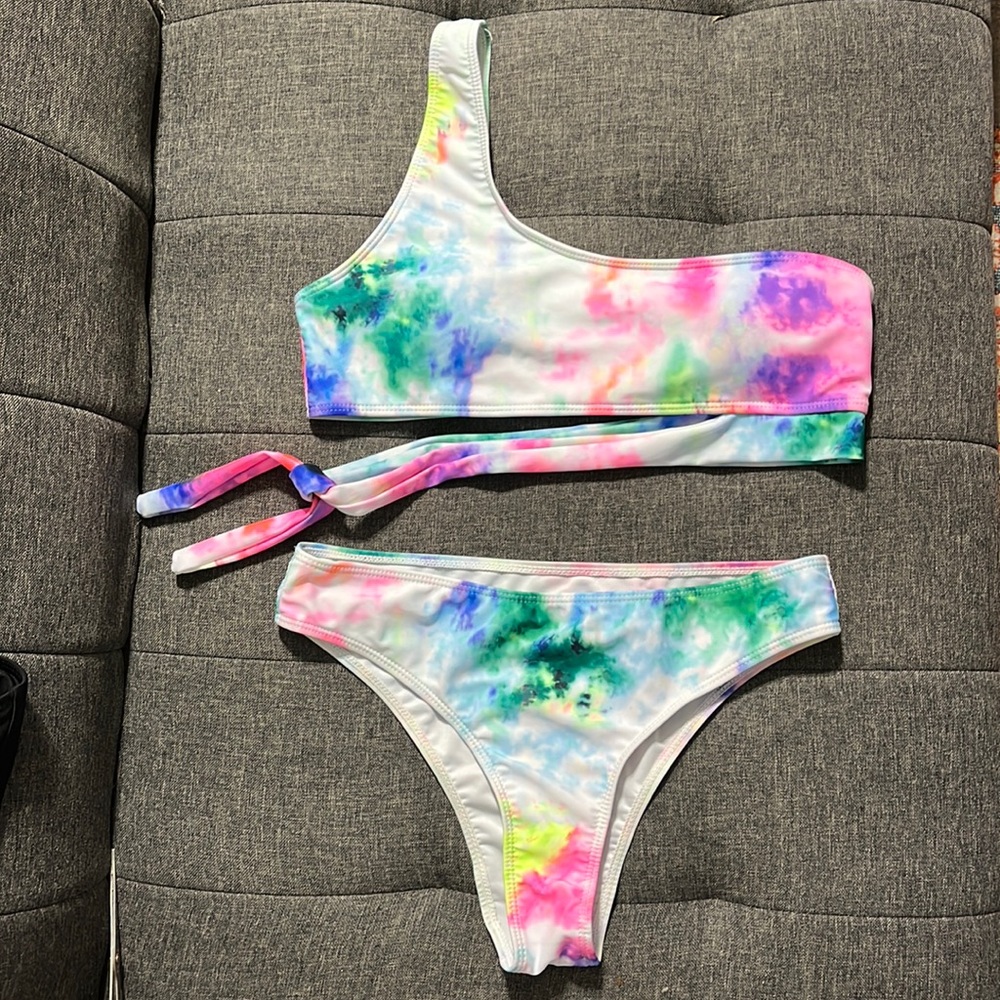 Shein colorful two-piece swimsuit L